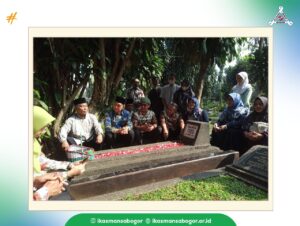 Read more about the article Alumni Smansa Ziarah Ke Makam Bapak Soewamin, Guru Smansa Dan Tokoh Koperasi Indonesia